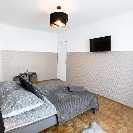 Clicktheflat Norblin Factory Hostal